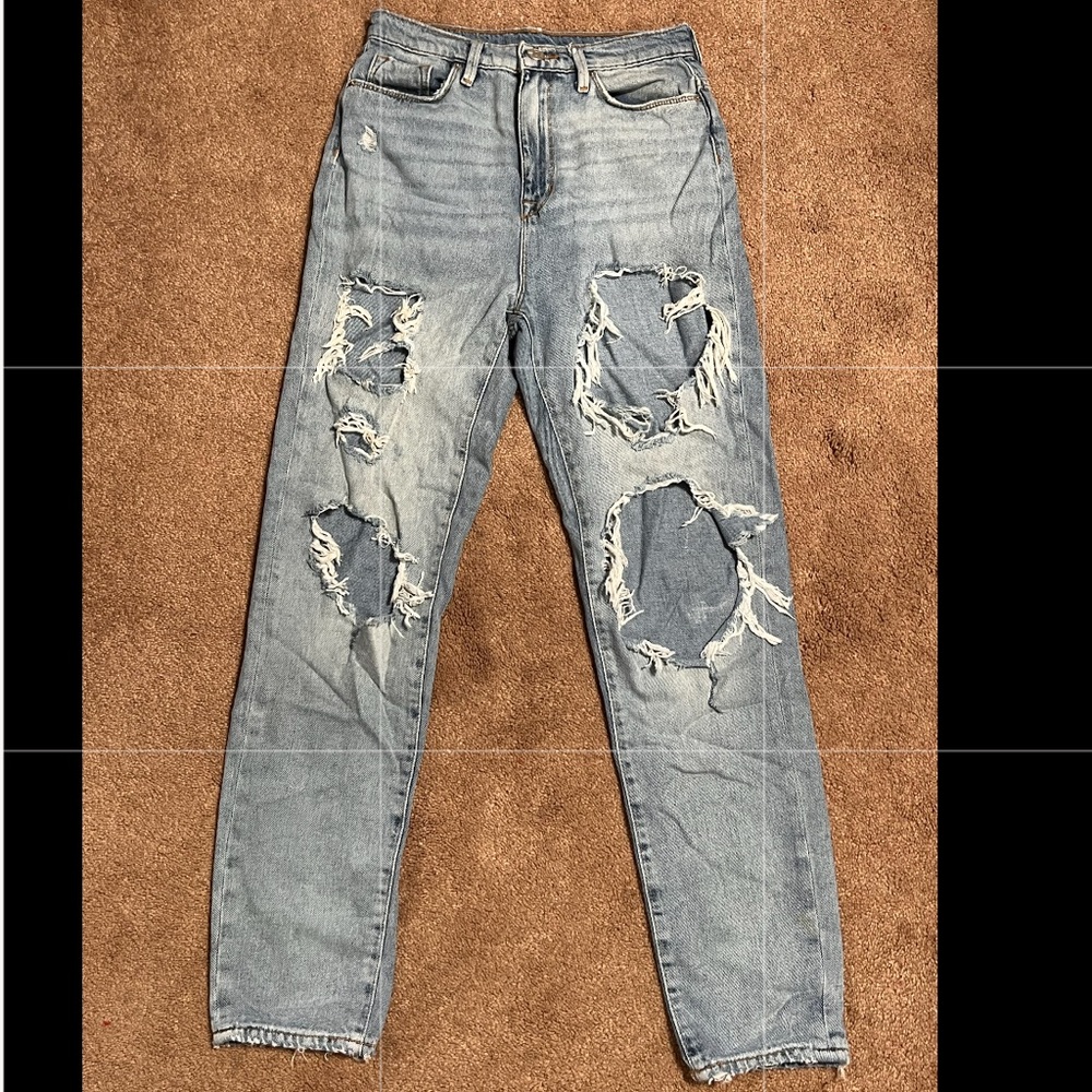 ripped BDG mom high rise jeans size 26